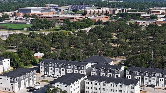 Building Photo - 422 S Lillian