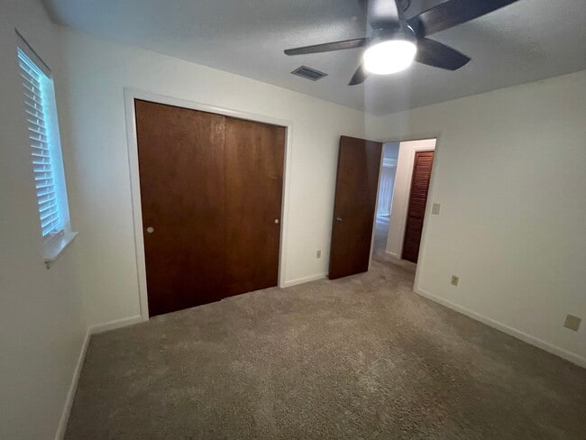Building Photo - 250 S Villas Ct