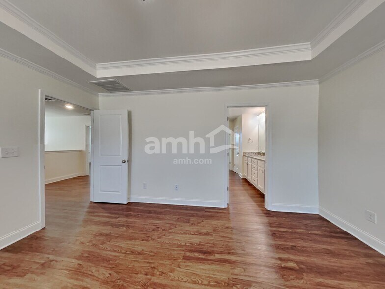 Building Photo - 151 Twin River Dr
