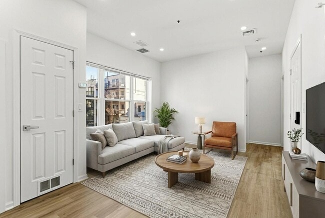 Building Photo - 419 5th St