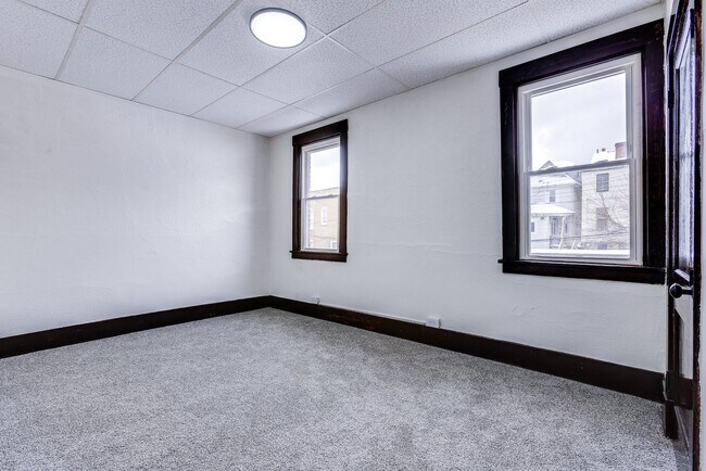 Building Photo - 609 E Warrington Ave