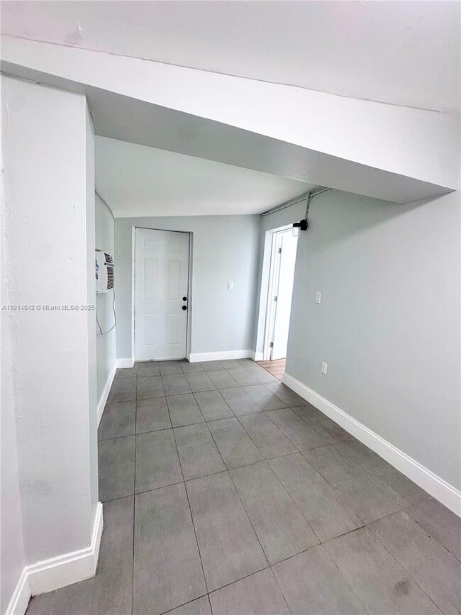 Building Photo - 3731 SW 58th Terrace