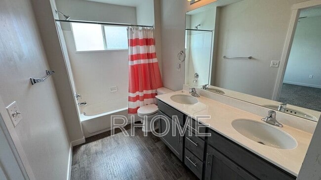 Building Photo - 164 N 450 W St