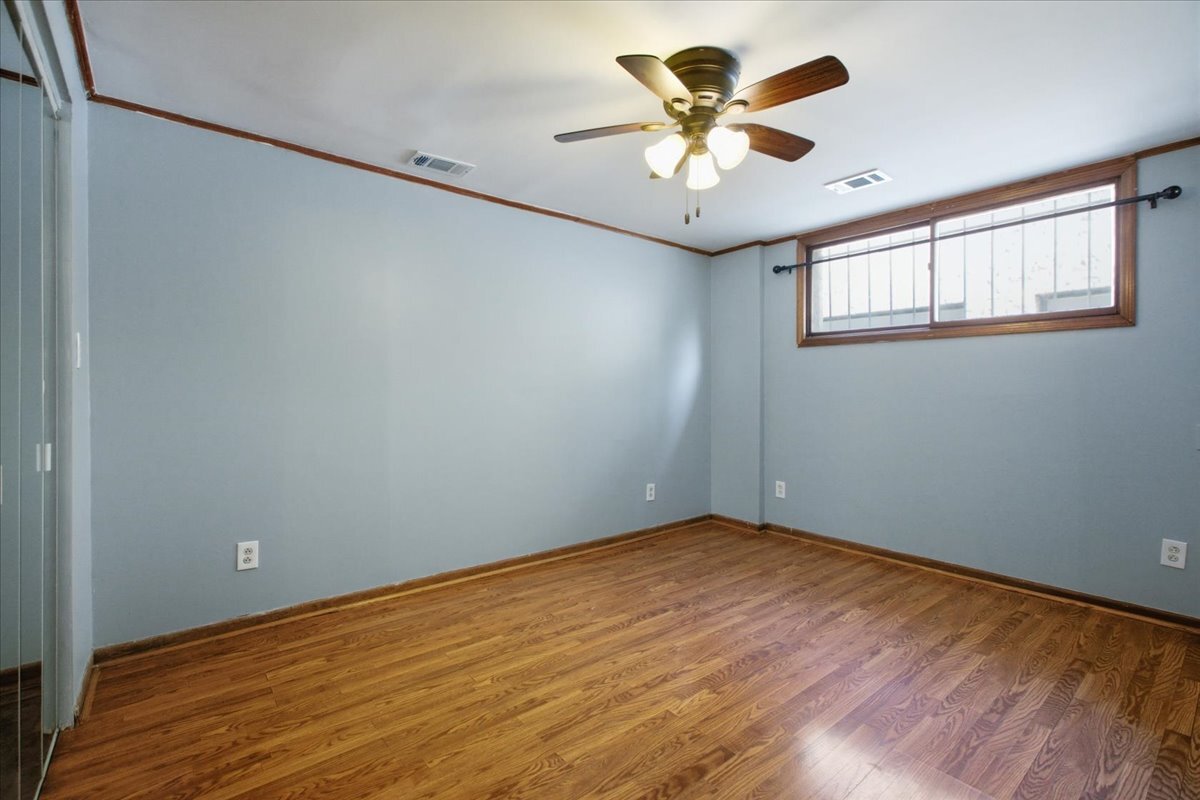 Building Photo - 1128 W Diversey Pkwy