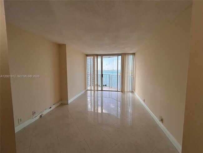 Building Photo - 7601 E Treasure Dr