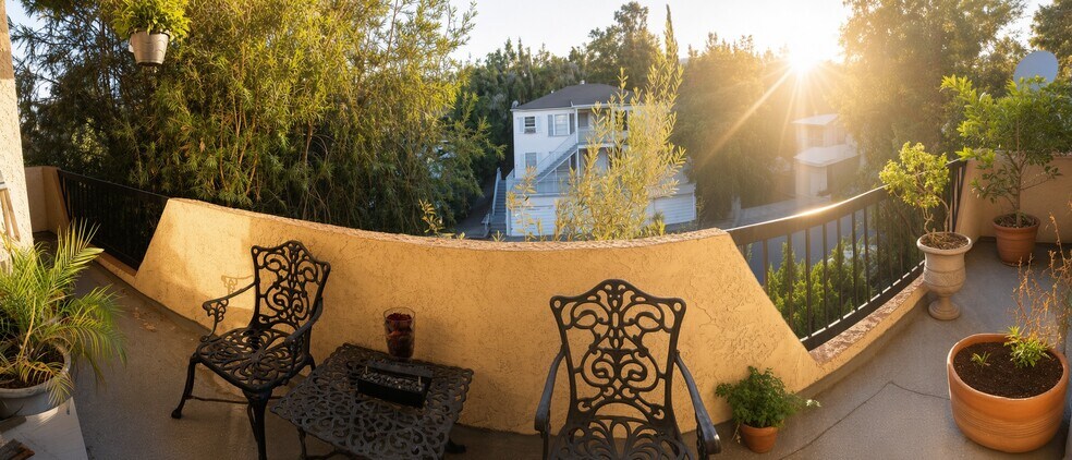 Balcony - 10671 Holman Ave