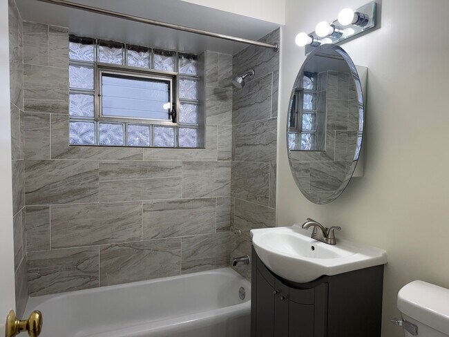 Building Photo - 11137 S Emerald Ave