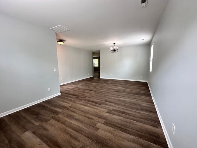 Building Photo - Exclusively Offered By Muse Realty Rentals...