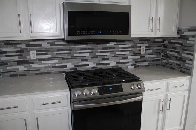 Building Photo - 2101 Sterling Ln