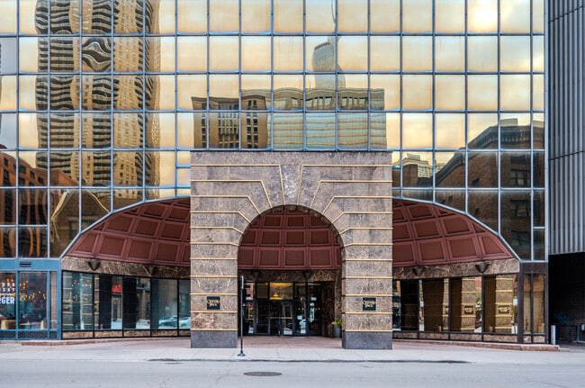 Building Photo - 10 E Ontario St