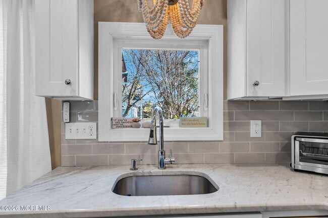 Building Photo - 510 Lareine Ave