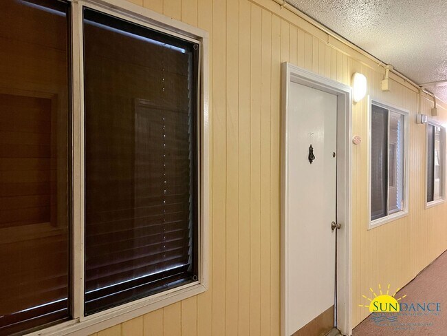 Building Photo - 1 mile East of Hurlburt AFB, beautiful Ced...