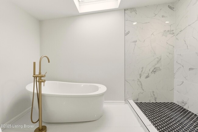 Building Photo - 702 Gheens Ave