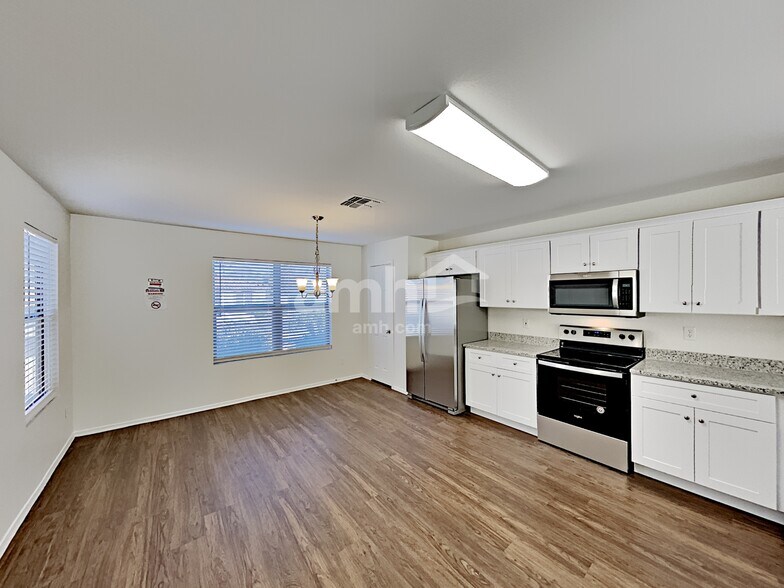 Building Photo - 11363 E Ramblewood Ave