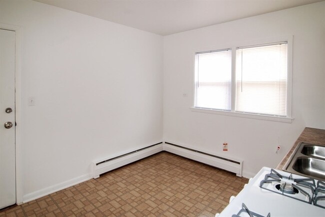 Building Photo - 817 S 19th