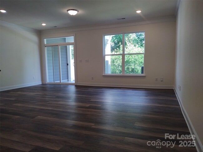 Building Photo - 2235 Blewett Dr
