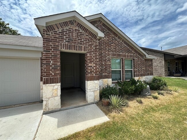 Building Photo - 2208 San Jacinto Wy