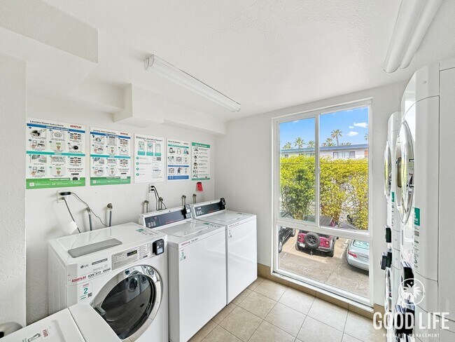 Building Photo - Stunning 1BD/1BA W/ Reserved Parking and Laundry On-Site in College East!