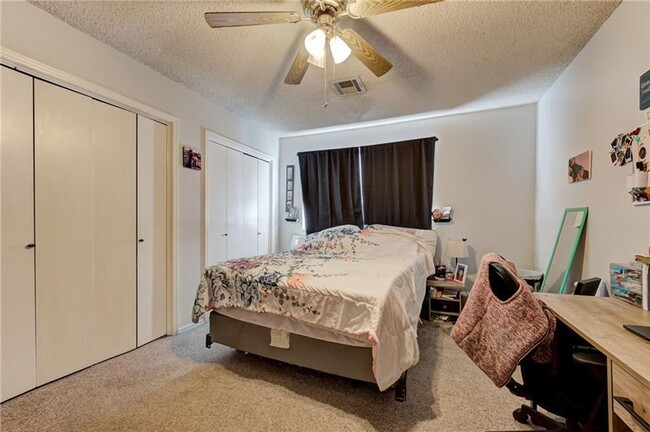 Building Photo - 330 Overton Dr