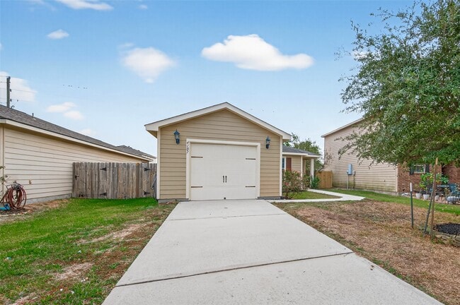 Building Photo - 4107 Pedernales River Ln