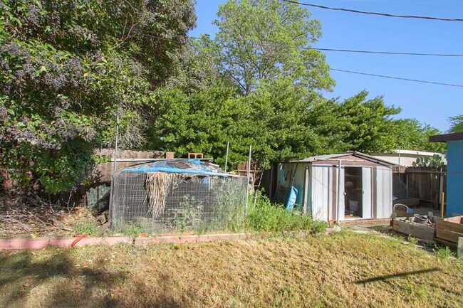Building Photo - Old East Davis Rental with Spacious Yard, Bonus Room & Easy Bike Access to UC Davis