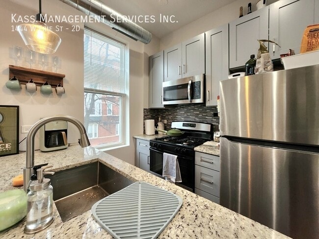 Building Photo - 1444 W Erie St