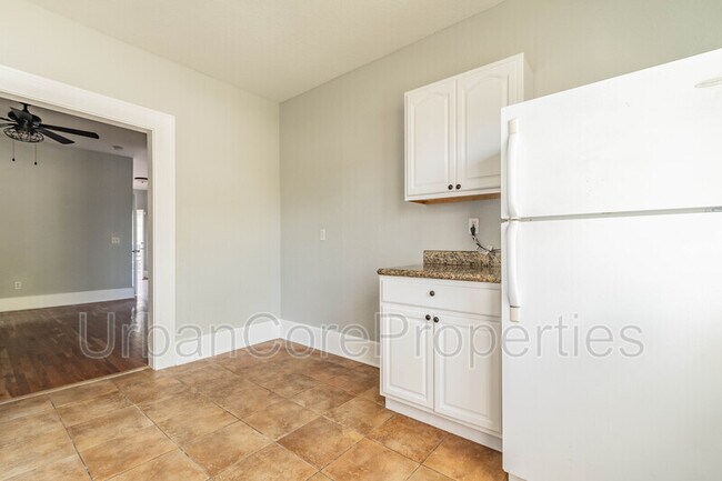 Building Photo - Sunkist Apartments