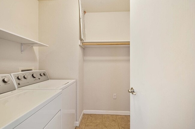 Building Photo - Charming East Austin 2 Bedroom, 2 Bath Home off of Cesar Chavez