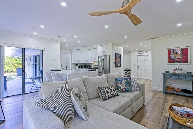 Building Photo - 10900 SW 124th Rd