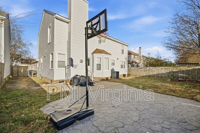 Building Photo - 4808 Boxford Rd