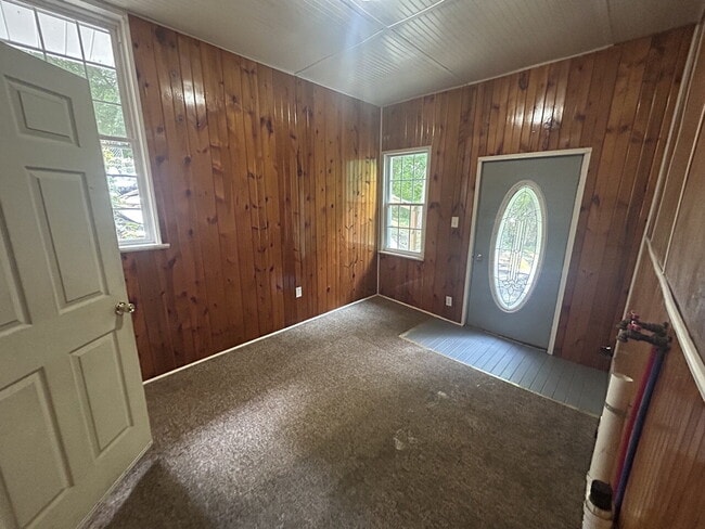 Building Photo - "Spacious 5-Bedroom Family Retreat with 2 ...
