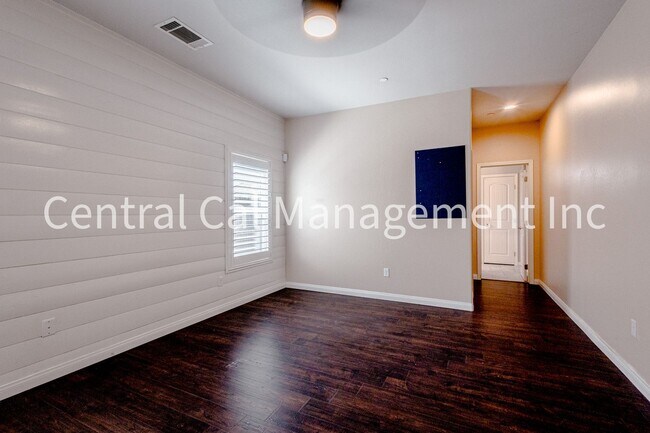 Building Photo - 4 Bedroom/2 Bath Home in the Southwest - $2595 Per Month!