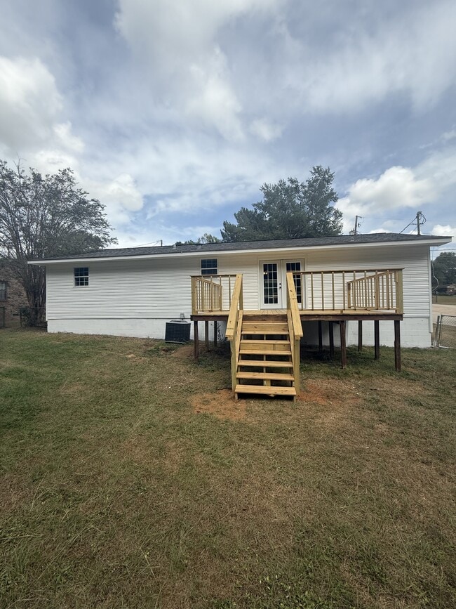 Building Photo - 221 Meadowbrook Dr