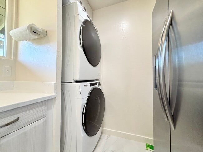 Building Photo - Newly Renovated 3BR/2BA Townhouse at Waial...