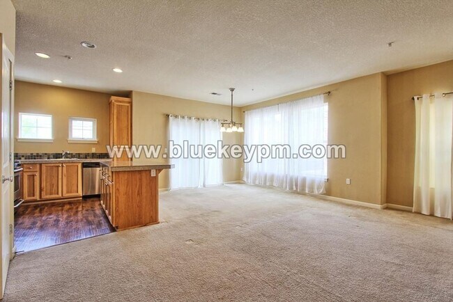 Building Photo - REDUCED $100.. 1/2 Month Rent Free!   2 Bed, 2.5 Bath Townhome at Woodhaven Crossing in Sherwood