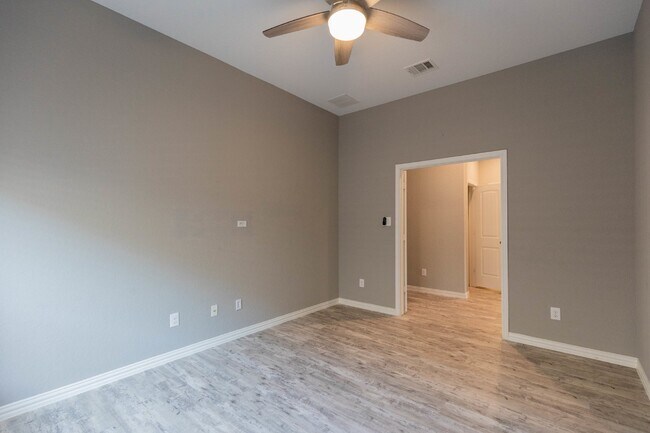 Building Photo - 8603 Pinto Cyn