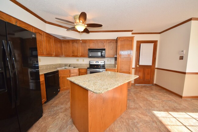 Building Photo - Very nice 3 bed 2 bath home near E. Holmes...