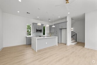 Building Photo - 3112 Live Oak St