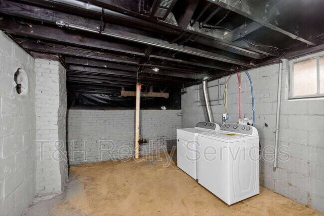 Building Photo - 1831 Olive St