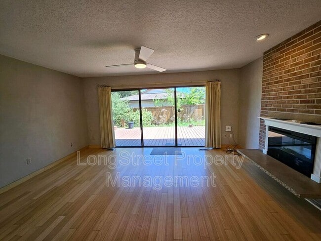 Building Photo - 12612 NE Prescott Dr