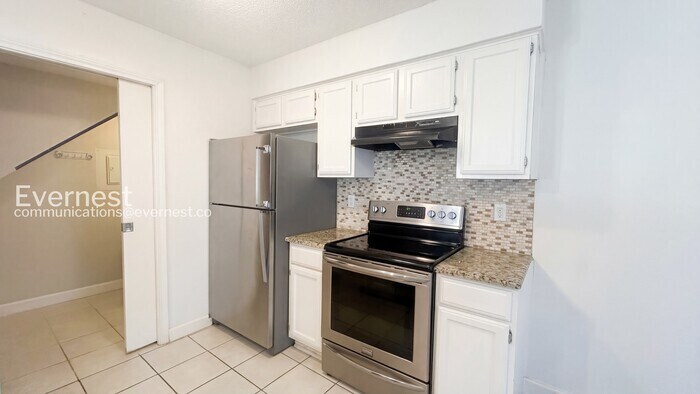 Building Photo - 900 Taulbee Ln