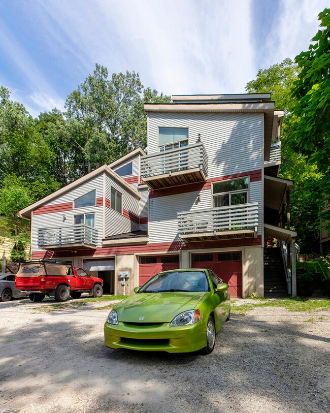 Building Photo - 1556 Jones