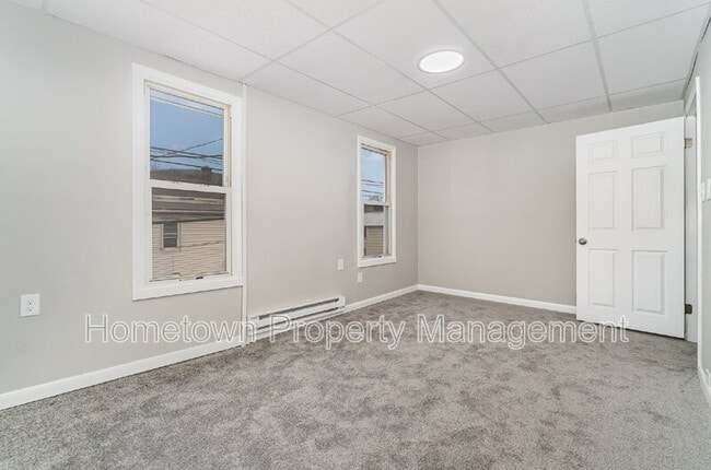 Building Photo - 606 North St