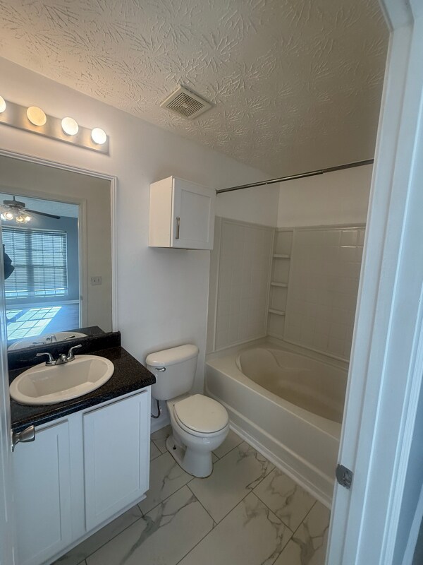 Building Photo - 2418 Piering Dr