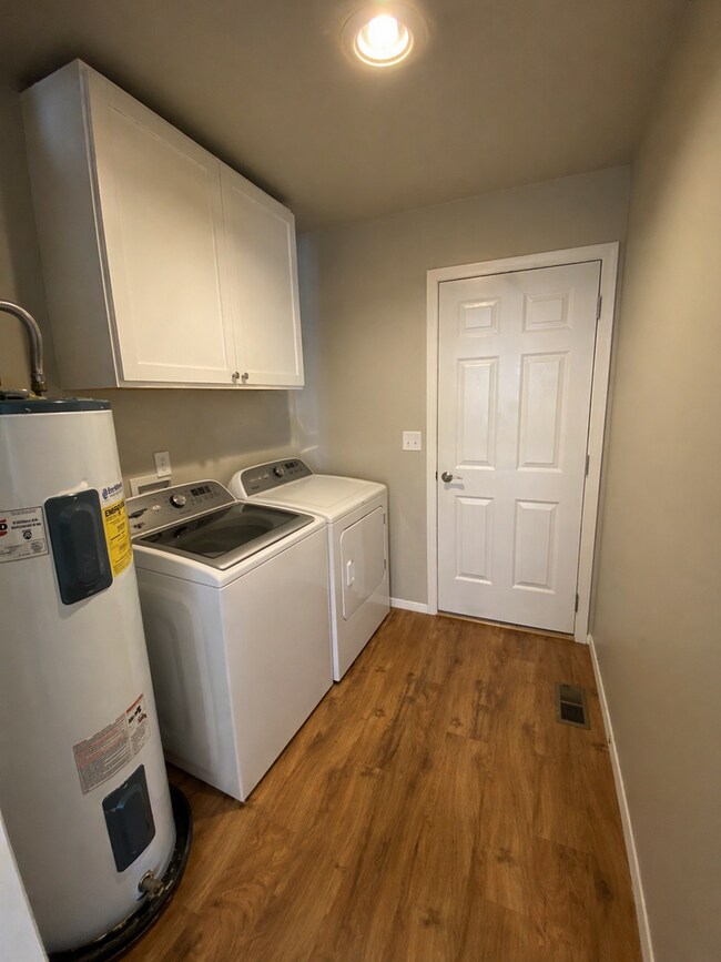 Building Photo - Hug3413(CWP)