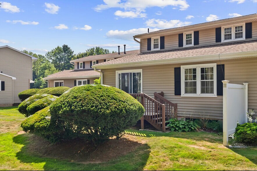 Building Photo - 1293 New Britain Ave