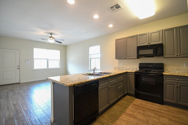 Building Photo - 6259 Vermillion Blvd