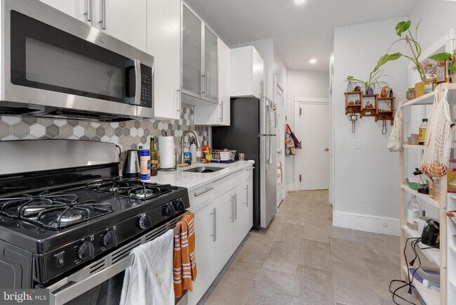 Building Photo - 4706 Warrington Ave