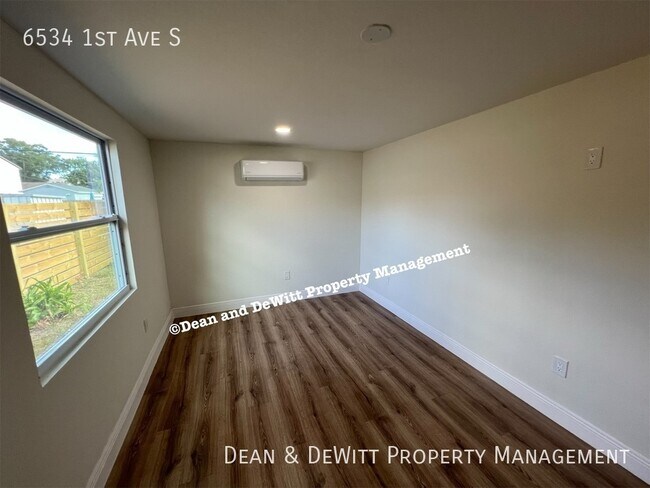 Building Photo - 6534 1st Ave S