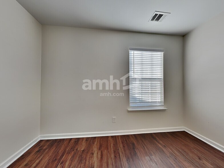 Building Photo - 48 Telford St